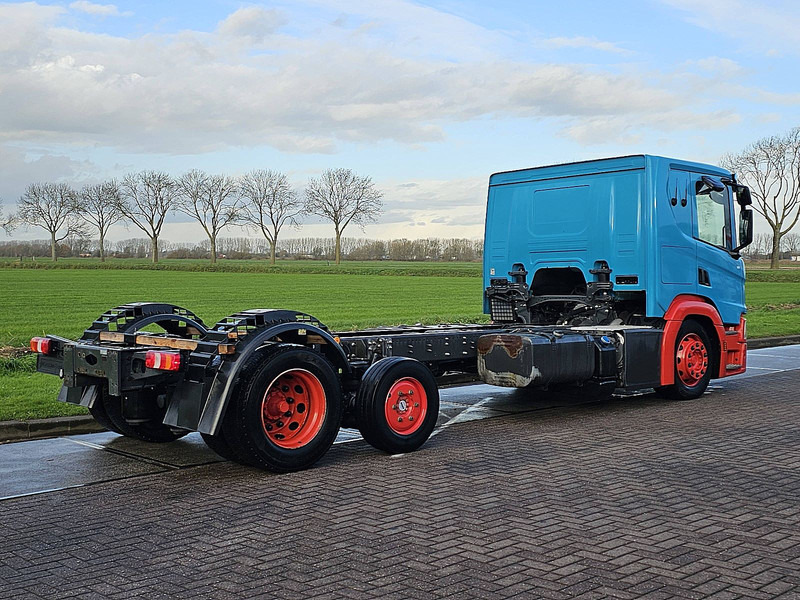 Scania P450 - Kamion sa golom šasijom i zatvorenom kabinom: slika 3 Scania P450 - Kamion sa golom šasijom i zatvorenom kabinom: slika 3