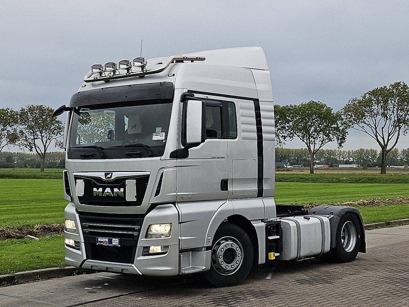MAN 18.500 TGX XLX 2X TANK NIGHT AC - Tegljač: slika 2 MAN 18.500 TGX XLX 2X TANK NIGHT AC - Tegljač: slika 2