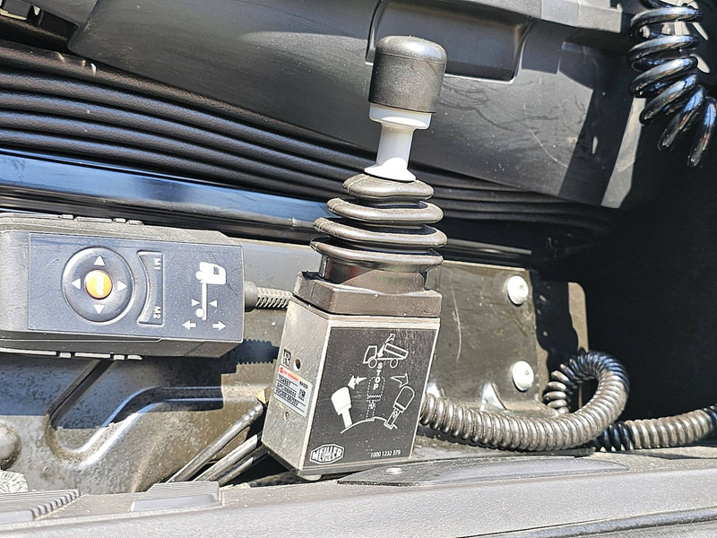 Tegljač Mercedes-Benz ACTROS 1846 4X4 HAD PTO+HYDR.: slika 17 Tegljač Mercedes-Benz ACTROS 1846 4X4 HAD PTO+HYDR.: slika 17