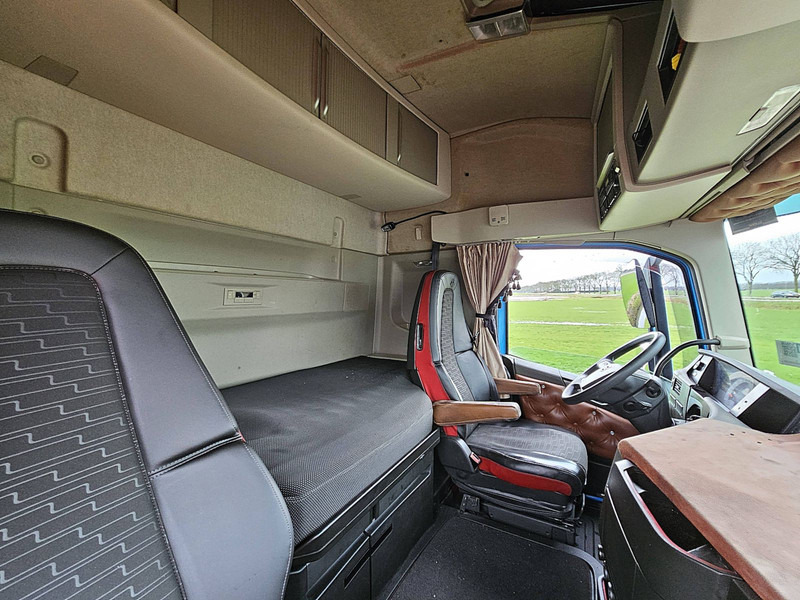 Interior photo 3: Volvo FH 460 PTO SKIRTS VEB+ Volvo FH 460 PTO SKIRTS VEB+