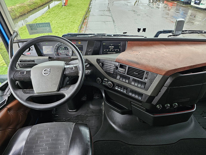 Interior photo 1: Volvo FH 460 PTO SKIRTS VEB+ Volvo FH 460 PTO SKIRTS VEB+