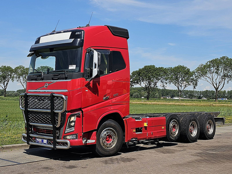 Volvo FH 650 8X4 RETARDER - Kamion sa golom šasijom i zatvorenom kabinom: slika 2 Volvo FH 650 8X4 RETARDER - Kamion sa golom šasijom i zatvorenom kabinom: slika 2