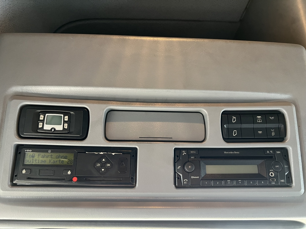 Mercedes-Benz Atego 1230 Klima ACC Schlafkabine 7,2m P+P LBW - Kamion sa ceradom: slika 3 Mercedes-Benz Atego 1230 Klima ACC Schlafkabine 7,2m P+P LBW - Kamion sa ceradom: slika 3