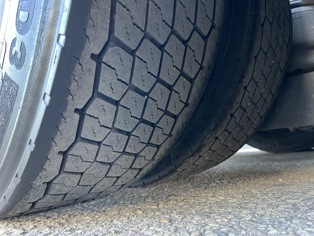 Mercedes-Benz Actros 1843 Euro6 Klimaanlage Motorbremse 2xTank - Tegljač: slika 4 Mercedes-Benz Actros 1843 Euro6 Klimaanlage Motorbremse 2xTank - Tegljač: slika 4
