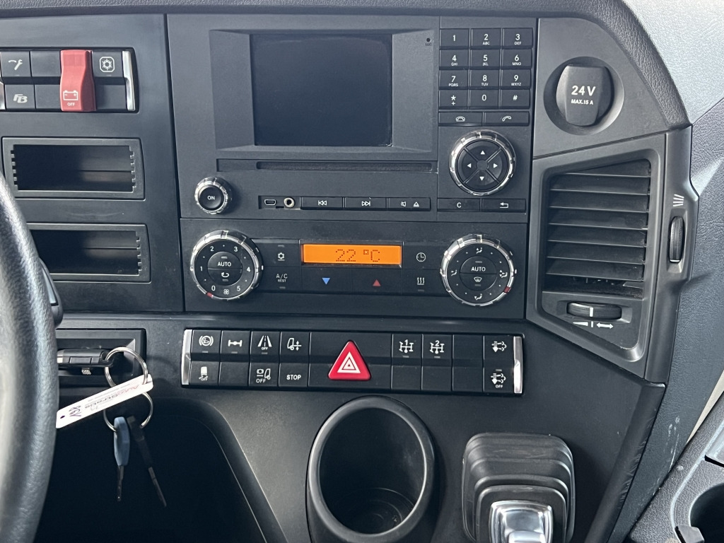 Mercedes-Benz Actros 1845 Klimaautom. Retarder 2x Nebenantrieb - Tegljač: slika 4 Mercedes-Benz Actros 1845 Klimaautom. Retarder 2x Nebenantrieb - Tegljač: slika 4