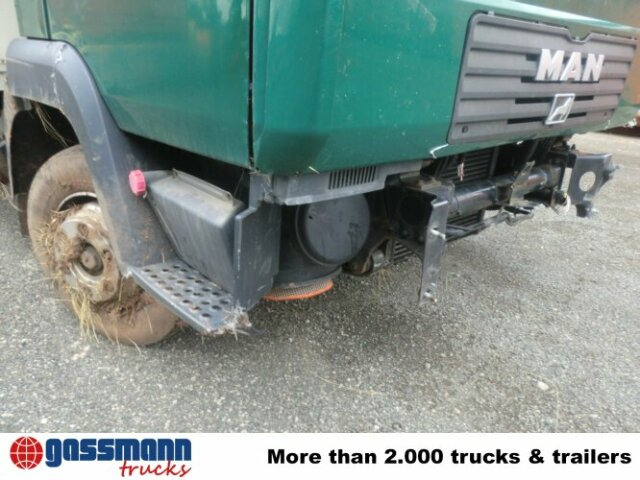 MAN L33 8.180 C 4x2, Unfallfahrzeug mit - Kamion sa zatvorenim sandukom: slika 4 MAN L33 8.180 C 4x2, Unfallfahrzeug mit - Kamion sa zatvorenim sandukom: slika 4