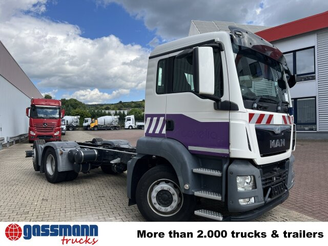 Kamion sa golom šasijom i zatvorenom kabinom MAN TGS 26.320 6X2-4 BL, Lenk-/Liftachse,: slika 8