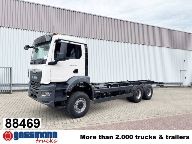 MAN TGS 33.480 6x6 BB CH, Hohe Bauart, Nebenantrieb - Kamion sa golom šasijom i zatvorenom kabinom: slika 1 MAN TGS 33.480 6x6 BB CH, Hohe Bauart, Nebenantrieb - Kamion sa golom šasijom i zatvorenom kabinom: slika 1