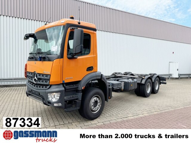 Mercedes-Benz Arocs 2633 6x4, 2x Nebenantrieb - Kamion sa golom šasijom i zatvorenom kabinom: slika 1 Mercedes-Benz Arocs 2633 6x4, 2x Nebenantrieb - Kamion sa golom šasijom i zatvorenom kabinom: slika 1