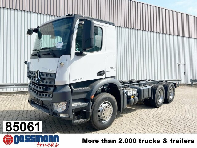 Mercedes-Benz Arocs 2642 K 6x4, Retarder, Motorabtrieb - Kamion sa golom šasijom i zatvorenom kabinom: slika 1 Mercedes-Benz Arocs 2642 K 6x4, Retarder, Motorabtrieb - Kamion sa golom šasijom i zatvorenom kabinom: slika 1
