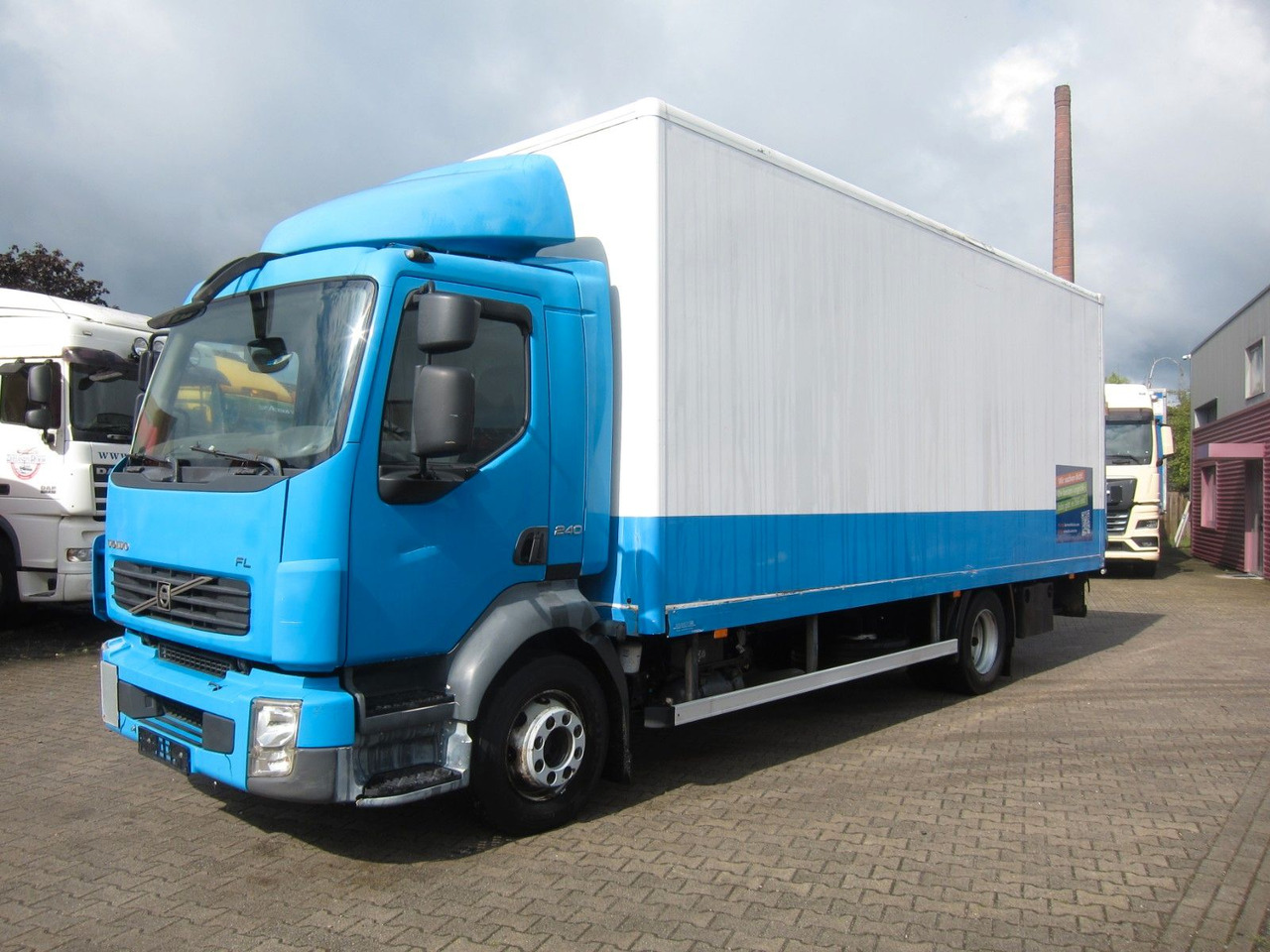 Volvo FL 240 12T Koffer KBW Manual - Kamion sa zatvorenim sandukom: slika 2 Volvo FL 240 12T Koffer KBW Manual - Kamion sa zatvorenim sandukom: slika 2