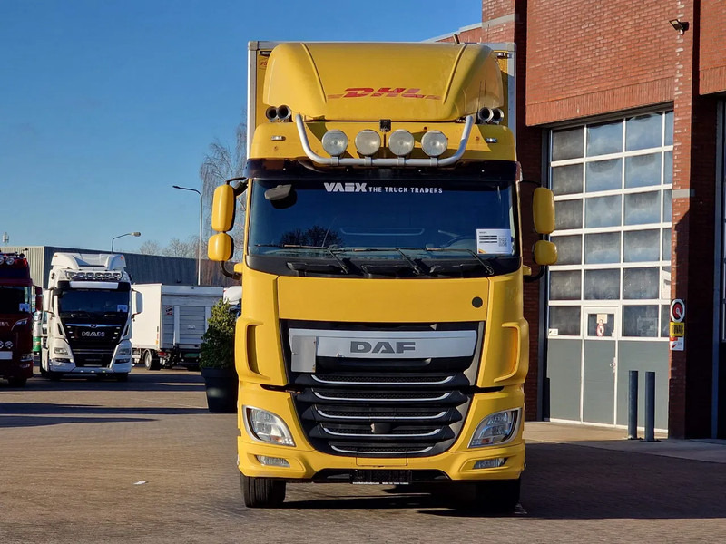 DAF XF 510 SpaceCab 6x2 - Box with side doors - Loadlift - Euro6 - Kamion sa zatvorenim sandukom: slika 2 DAF XF 510 SpaceCab 6x2 - Box with side doors - Loadlift - Euro6 - Kamion sa zatvorenim sandukom: slika 2