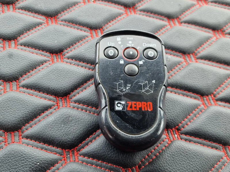 Kamion sa golom šasijom i zatvorenom kabinom DAF XF 530 SuperSpaceCab 6x2*4 - Chassis 740 cm - Loadlift - Steering axle - Leather -: slika 18