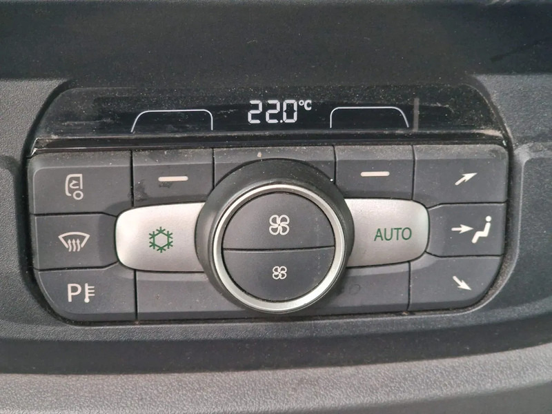 Kamion sa golom šasijom i zatvorenom kabinom DAF XF 530 SuperSpaceCab 6x2*4 - Chassis 740 cm - Loadlift - Steering axle - Leather -: slika 16