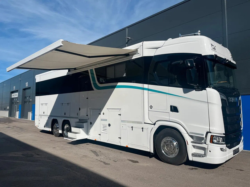 Scania S590 V8 6x2 Camper / Motorhome - New 2025 - Garage - Slide out - - Kamper: slika 1 Scania S590 V8 6x2 Camper / Motorhome - New 2025 - Garage - Slide out - - Kamper: slika 1