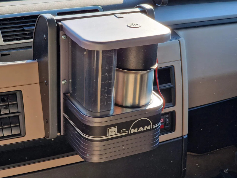 Kamion sa golom šasijom i zatvorenom kabinom MAN TGX 26.500 6x2 XXL - Chassis - Full air - Night clima - AS Tronic -: slika 19