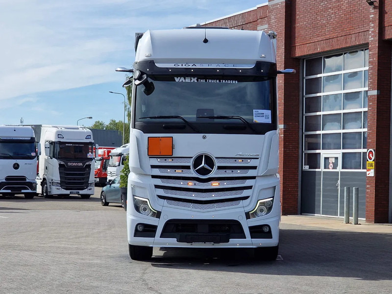 Mercedes-Benz Actros 2545 6x2*4 - Box with sidedoors - Loadlift - Steering axle - Full air - Camera - Kamion sa zatvorenim sandukom: slika 2 Mercedes-Benz Actros 2545 6x2*4 - Box with sidedoors - Loadlift - Steering axle - Full air - Camera - Kamion sa zatvorenim sandukom: slika 2