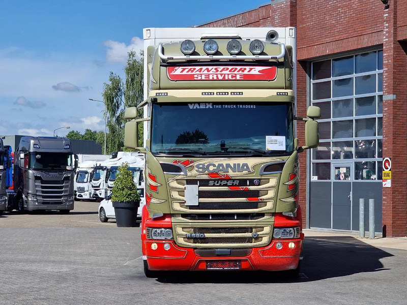 Scania R580 V8 Topline 6x2 - Box with sidedoors - Retarder - Full air - 4.55WB - Kamion sa zatvorenim sandukom: slika 2 Scania R580 V8 Topline 6x2 - Box with sidedoors - Retarder - Full air - 4.55WB - Kamion sa zatvorenim sandukom: slika 2