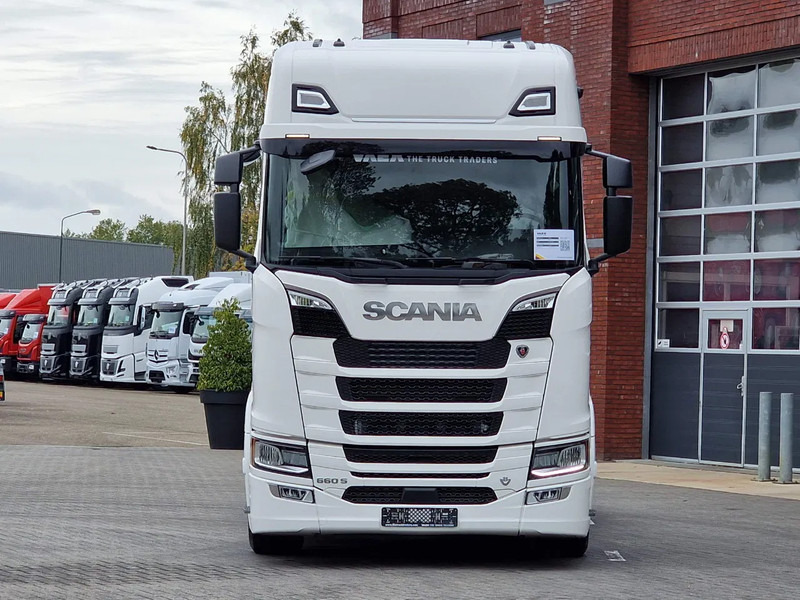 Scania 660S V8 NGS Highline 6x2/4 - New - Full spec - Retarder - Night clima - Leather - Led - Alcoa - Tegljač: slika 2 Scania 660S V8 NGS Highline 6x2/4 - New - Full spec - Retarder - Night clima - Leather - Led - Alcoa - Tegljač: slika 2