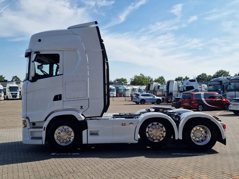 Scania 660S V8 NGS Highline 6x2/4 - New - Full spec - Retarder - Night clima - Led - Leather - Navi - Tegljač: slika 4 Scania 660S V8 NGS Highline 6x2/4 - New - Full spec - Retarder - Night clima - Led - Leather - Navi - Tegljač: slika 4