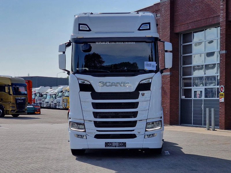 Scania 660S V8 NGS Highline 6x2/4 - New - Old dashboard - Full spec - Retarder - Night clima - Led - Leather - Navi - Tegljač: slika 2 Scania 660S V8 NGS Highline 6x2/4 - New - Old dashboard - Full spec - Retarder - Night clima - Led - Leather - Navi - Tegljač: slika 2