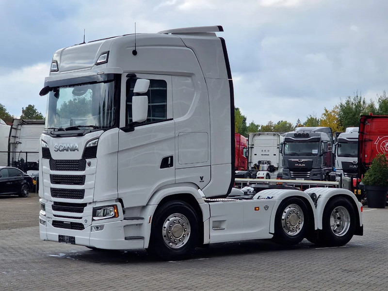 Scania 770S V8 NGS Highline 6x2/4 - New - Old dashboard - Full spec - Retarder - Night clima - Led - Leather - Navi - Tegljač: slika 3 Scania 770S V8 NGS Highline 6x2/4 - New - Old dashboard - Full spec - Retarder - Night clima - Led - Leather - Navi - Tegljač: slika 3