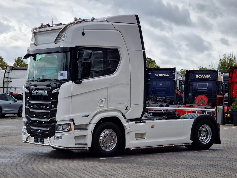 Scania R560 Highline 4x2 - Like new - Full spec - Facelift - Retarder - Night clima - Full air - Alloy wheels - Tegljač: slika 3 Scania R560 Highline 4x2 - Like new - Full spec - Facelift - Retarder - Night clima - Full air - Alloy wheels - Tegljač: slika 3