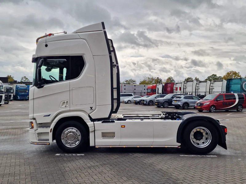 Scania R560 Highline 4x2 - Like new - Full spec - Facelift - Retarder - Night clima - Full air - Alloy wheels - Tegljač: slika 4 Scania R560 Highline 4x2 - Like new - Full spec - Facelift - Retarder - Night clima - Full air - Alloy wheels - Tegljač: slika 4