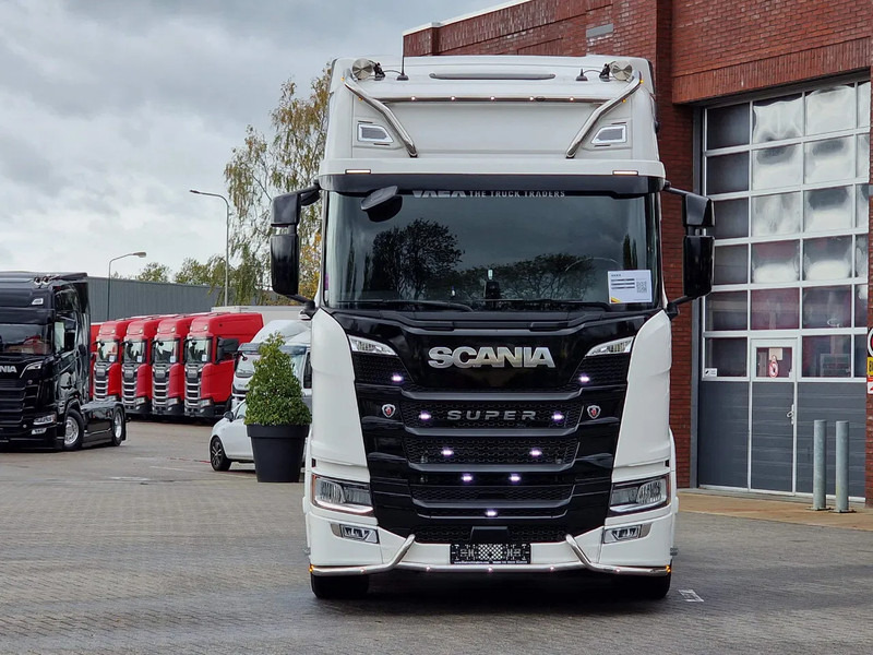 Scania R560 Highline 4x2 - Like new - Full spec - Facelift - Retarder - Night clima - Full air - Alloy wheels - Tegljač: slika 2 Scania R560 Highline 4x2 - Like new - Full spec - Facelift - Retarder - Night clima - Full air - Alloy wheels - Tegljač: slika 2