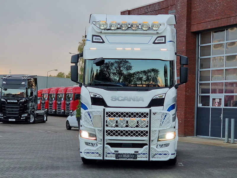 Scania R560 Highline 6x2 - BUFFL - Retarder - Full air - 3.15 WB - Leather - Tegljač: slika 2 Scania R560 Highline 6x2 - BUFFL - Retarder - Full air - 3.15 WB - Leather - Tegljač: slika 2