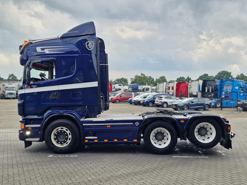 Scania R560 V8 Highline 6x2 - Show truck - Manual gearbox - 2.90 WB - PTO/Hydraulic - Double glazed - Tegljač: slika 4 Scania R560 V8 Highline 6x2 - Show truck - Manual gearbox - 2.90 WB - PTO/Hydraulic - Double glazed - Tegljač: slika 4