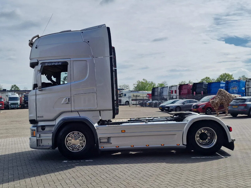Scania R580 V8 Topline 4x2 - Full spec - Custom interior - Retarder - Night clima - Full air - Navi - Tegljač: slika 4 Scania R580 V8 Topline 4x2 - Full spec - Custom interior - Retarder - Night clima - Full air - Navi - Tegljač: slika 4
