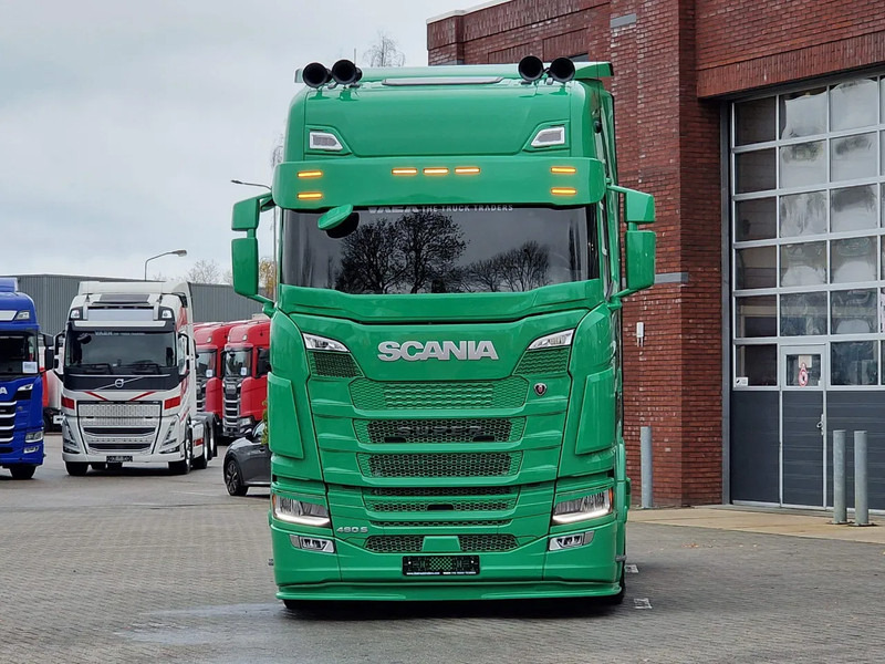 Scania S460 Highline 4x2 - NEW - Full spec - Custom exterior - Full air - Retarder - Show truck - Tegljač: slika 3 Scania S460 Highline 4x2 - NEW - Full spec - Custom exterior - Full air - Retarder - Show truck - Tegljač: slika 3