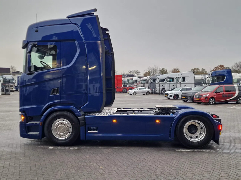 Scania S560 Highline 4x2 - Full spec - Retader - Night clima - Full air - Facelift - 2x tank - Tegljač: slika 4 Scania S560 Highline 4x2 - Full spec - Retader - Night clima - Full air - Facelift - 2x tank - Tegljač: slika 4