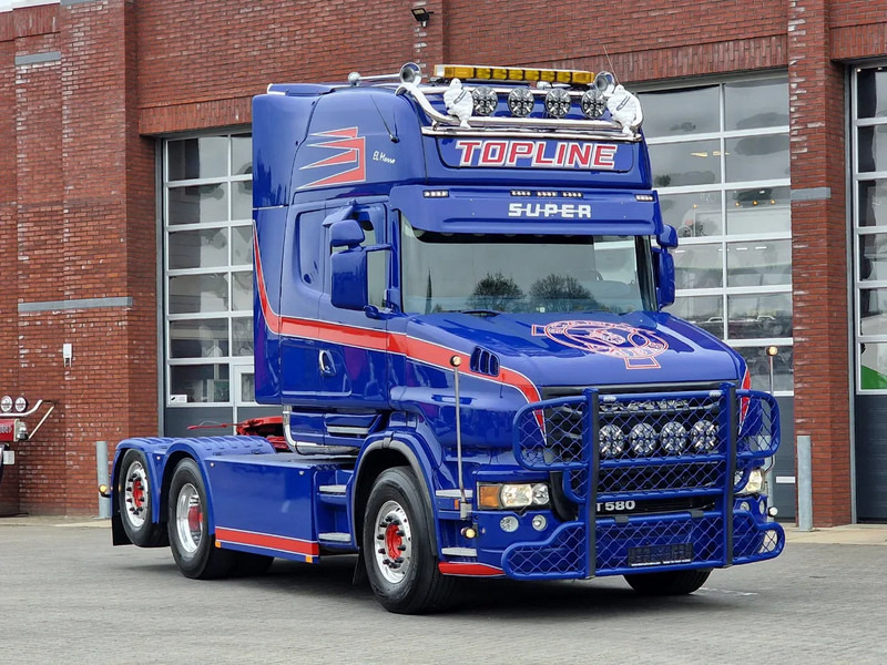 Scania T580 V8 Topline 6x2 - Original Scania Hauber / Torpedo - Manual gearbox - Show truck - Retarder - Tegljač: slika 1 Scania T580 V8 Topline 6x2 - Original Scania Hauber / Torpedo - Manual gearbox - Show truck - Retarder - Tegljač: slika 1
