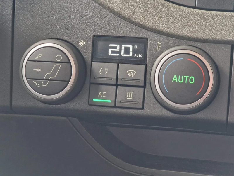 Tegljač Volvo FH 13.500 Globetrotter 6x2 - PTO/Hydraulic - Full air - Low KM - 3.20 WB: slika 16 Tegljač Volvo FH 13.500 Globetrotter 6x2 - PTO/Hydraulic - Full air - Low KM - 3.20 WB: slika 16