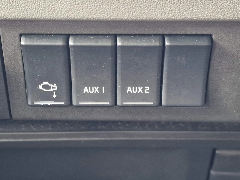 Tegljač Volvo FH 13.500 Globetrotter 6x2 - PTO/Hydraulic - Full air - Low KM - 3.20 WB: slika 18 Tegljač Volvo FH 13.500 Globetrotter 6x2 - PTO/Hydraulic - Full air - Low KM - 3.20 WB: slika 18