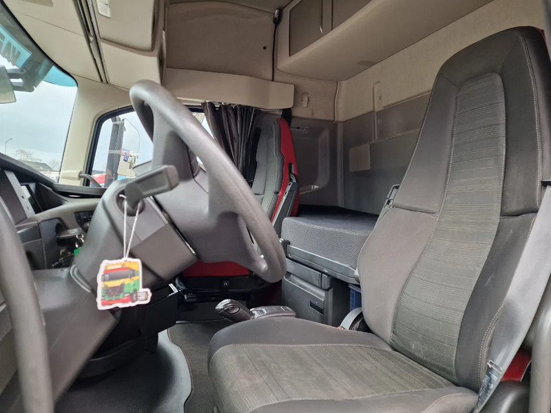 Tegljač Volvo FH 13.500 Globetrotter 6x2 - PTO/Hydraulic - Full air - Low KM - 3.20 WB: slika 10 Tegljač Volvo FH 13.500 Globetrotter 6x2 - PTO/Hydraulic - Full air - Low KM - 3.20 WB: slika 10