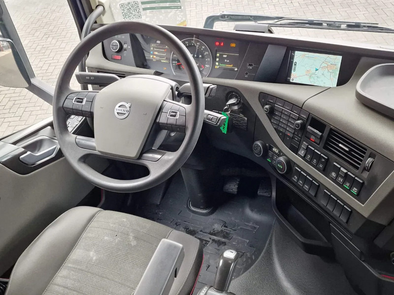 Tegljač Volvo FH 13.500 Globetrotter 6x2 - PTO/Hydraulic - Full air - Low KM - 3.20 WB: slika 12 Tegljač Volvo FH 13.500 Globetrotter 6x2 - PTO/Hydraulic - Full air - Low KM - 3.20 WB: slika 12