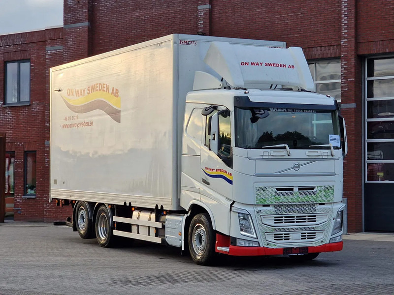 Volvo FH 13.460 lowroof 6x2 - Box with Sidedoors - 480 WB - Full air - Kamion sa zatvorenim sandukom: slika 1 Volvo FH 13.460 lowroof 6x2 - Box with Sidedoors - 480 WB - Full air - Kamion sa zatvorenim sandukom: slika 1