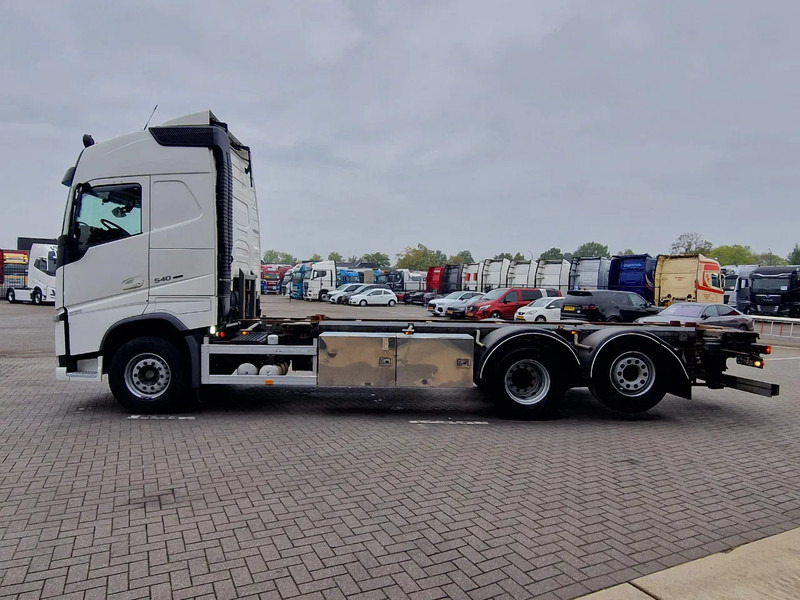 Volvo FH 13.540 Globetrotter 6x2 - BDF - Retarder - 4.90 WB - Full air - Leather - Kamion za prevoz kontejnera/ Kamion sa promenjivim sandukom: slika 4 Volvo FH 13.540 Globetrotter 6x2 - BDF - Retarder - 4.90 WB - Full air - Leather - Kamion za prevoz kontejnera/ Kamion sa promenjivim sandukom: slika 4
