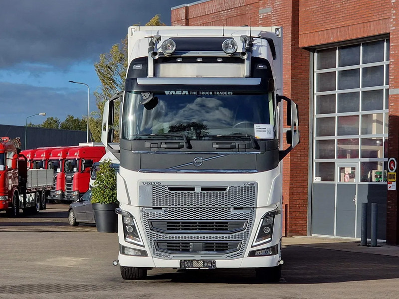 Volvo FH 16.750 Globetrotter XL 6x2 - Ekeri box with sidedoors - Retarder - 4.60 WB - Full air - Kamion sa zatvorenim sandukom: slika 2 Volvo FH 16.750 Globetrotter XL 6x2 - Ekeri box with sidedoors - Retarder - 4.60 WB - Full air - Kamion sa zatvorenim sandukom: slika 2