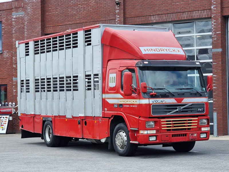Volvo FM 250 4x- Livestock 2 deck - Lifting floors - Loadlift - Manual gearbox - Kamion za prevoz stoke: slika 1 Volvo FM 250 4x- Livestock 2 deck - Lifting floors - Loadlift - Manual gearbox - Kamion za prevoz stoke: slika 1
