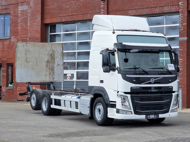 Volvo FM 380 Globetrotter 6x2 Chassis - Loadlift - 4.90 WB - Full air - Low KM - Kamion sa golom šasijom i zatvorenom kabinom: slika 1 Volvo FM 380 Globetrotter 6x2 Chassis - Loadlift - 4.90 WB - Full air - Low KM - Kamion sa golom šasijom i zatvorenom kabinom: slika 1
