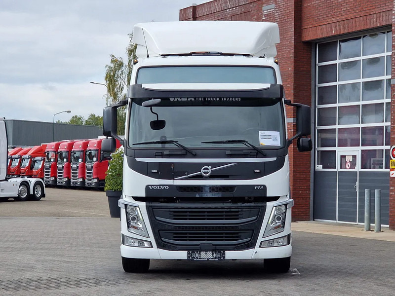 Volvo FM 380 Globetrotter 6x2 Chassis - Loadlift - 4.90 WB - Full air - Low KM - Kamion sa golom šasijom i zatvorenom kabinom: slika 2 Volvo FM 380 Globetrotter 6x2 Chassis - Loadlift - 4.90 WB - Full air - Low KM - Kamion sa golom šasijom i zatvorenom kabinom: slika 2