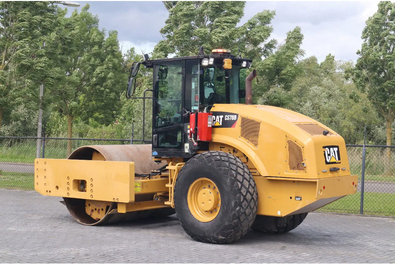 Caterpillar CS78B | TRIMBLE GPS | GOOD CONDITION - Valjak: slika 3 Caterpillar CS78B | TRIMBLE GPS | GOOD CONDITION - Valjak: slika 3