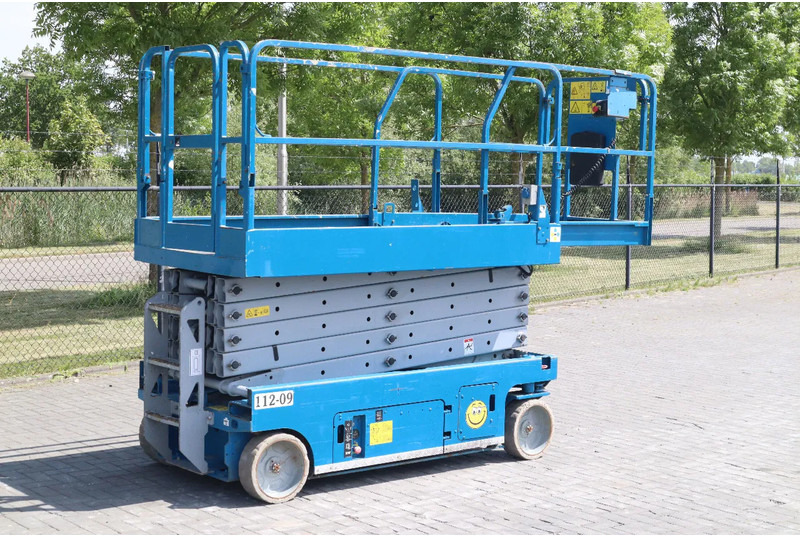 Genie GS-3246 | 12 METER | 318 KG - Lift u obliku makaza: slika 5 Genie GS-3246 | 12 METER | 318 KG - Lift u obliku makaza: slika 5