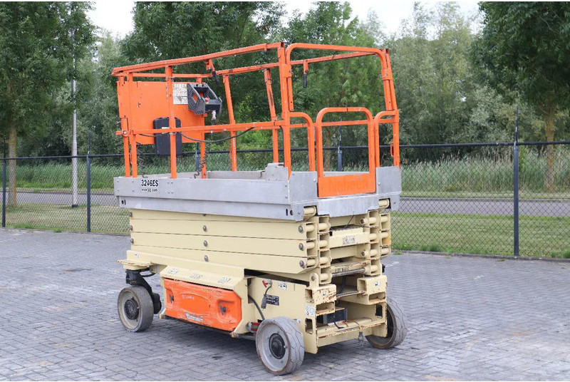 JLG 3246 ES | 12 METER | 320 KG - Lift u obliku makaza: slika 3 JLG 3246 ES | 12 METER | 320 KG - Lift u obliku makaza: slika 3