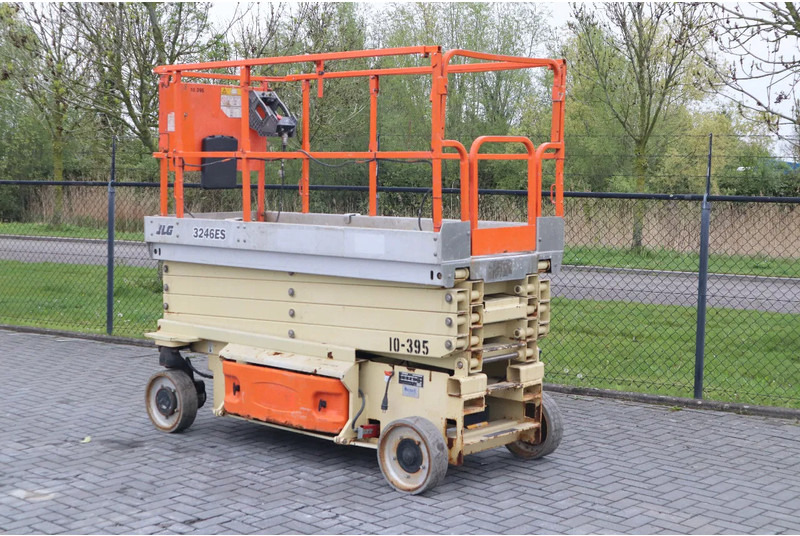 JLG 3246 ES | 12 METER | 320 KG - Lift u obliku makaza: slika 2 JLG 3246 ES | 12 METER | 320 KG - Lift u obliku makaza: slika 2