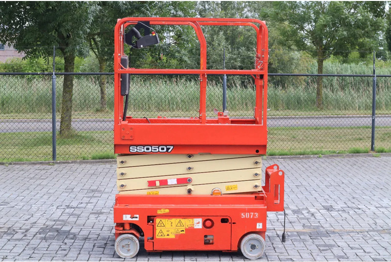 LGMG AS0507 | 6.3 METER | 230 KG | GS-1330 | ES1330 - Lift u obliku makaza: slika 1 LGMG AS0507 | 6.3 METER | 230 KG | GS-1330 | ES1330 - Lift u obliku makaza: slika 1